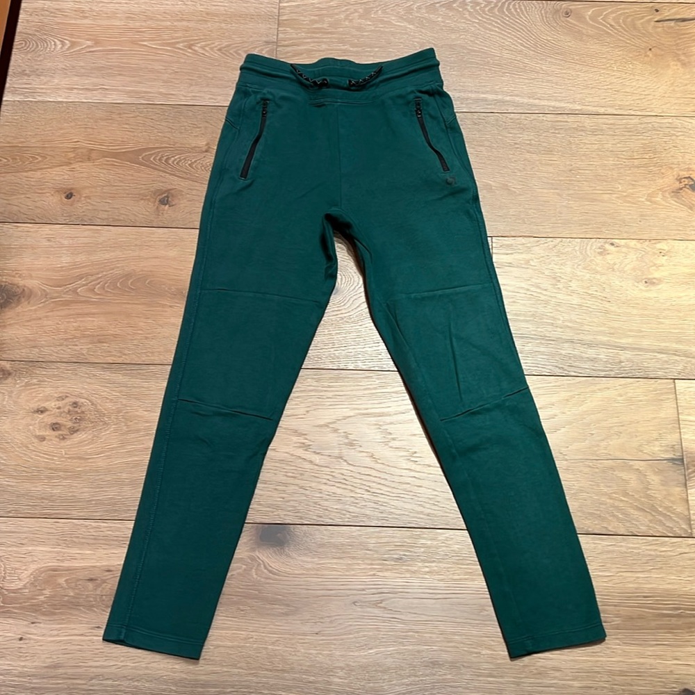 Gap Fit joggers. Hunter green. Girl size 14-16. EUC!!! LOVED THESE!!